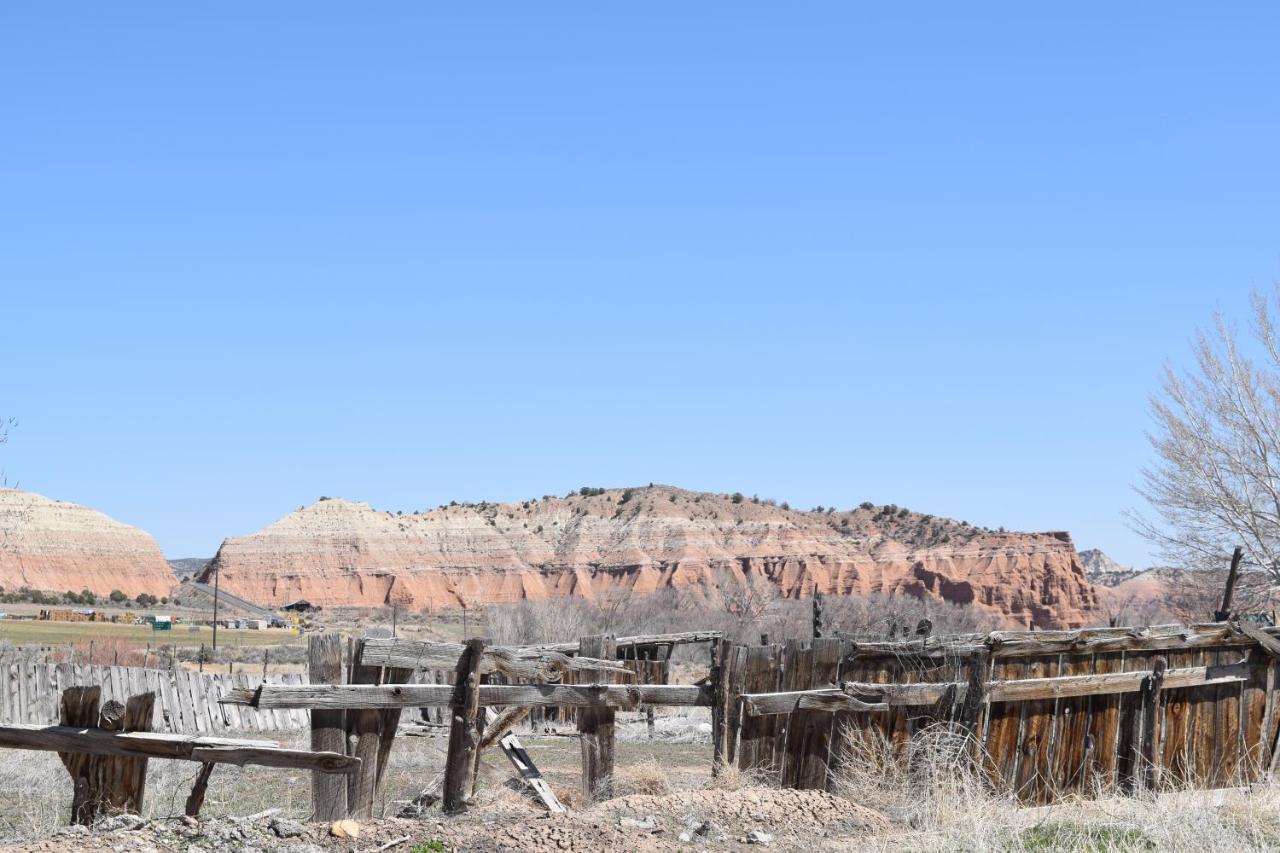 Log Cottages At Bryce Canyon #2 Cannonville Exterior photo